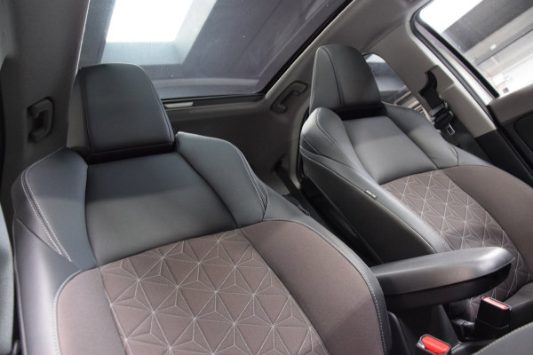 Toyota Yaris Cross 1.5 Hybrid Adventure Bi-Tone Hud Navi|Panoramadak|Garantie|Dealer Onderhouden