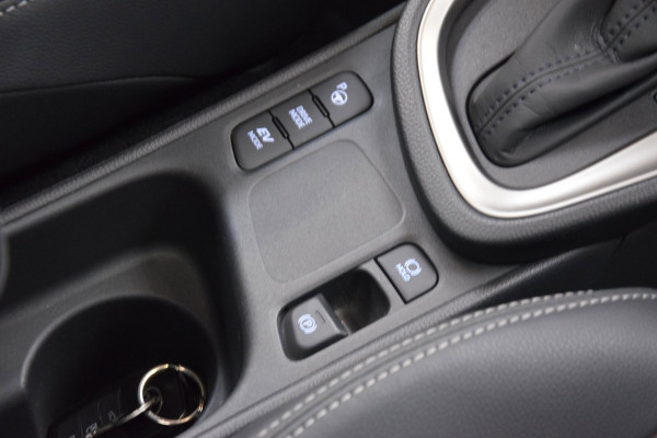 Toyota Yaris Cross 1.5 Hybrid Adventure Bi-Tone Hud Navi|Panoramadak|Garantie|Dealer Onderhouden