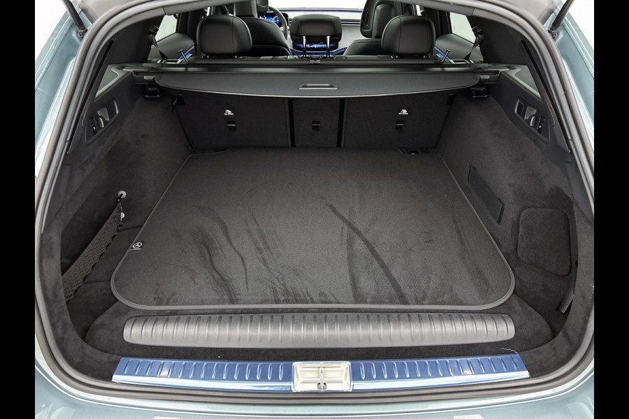 Mercedes-Benz E-Klasse Estate 300 e Business Solution AMG | Winterpakket | Nightpakket | Comfortpakket Plus | Trekhaak | Panoramaschuifdak | 360° camera | 20-inch multispaak AMG velgen |