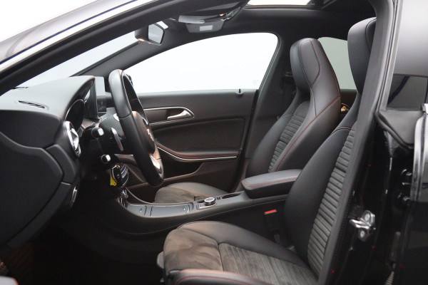 Mercedes-Benz CLA-Klasse 180 Automaat 123 PK AMG-Line Business Solution, Panoramadak, Stoelverwarming, Camera