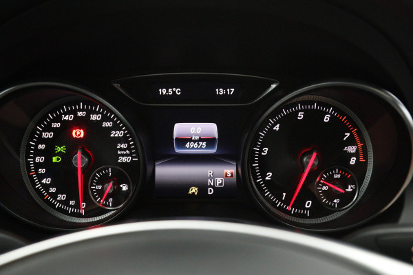Mercedes-Benz CLA-Klasse 180 Automaat 123 PK AMG-Line Business Solution, Panoramadak, Stoelverwarming, Camera