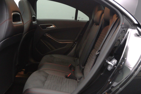 Mercedes-Benz CLA-Klasse 180 Automaat 123 PK AMG-Line Business Solution, Panoramadak, Stoelverwarming, Camera