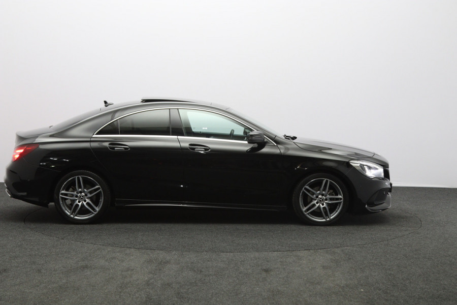 Mercedes-Benz CLA-Klasse 180 Automaat 123 PK AMG-Line Business Solution, Panoramadak, Stoelverwarming, Camera