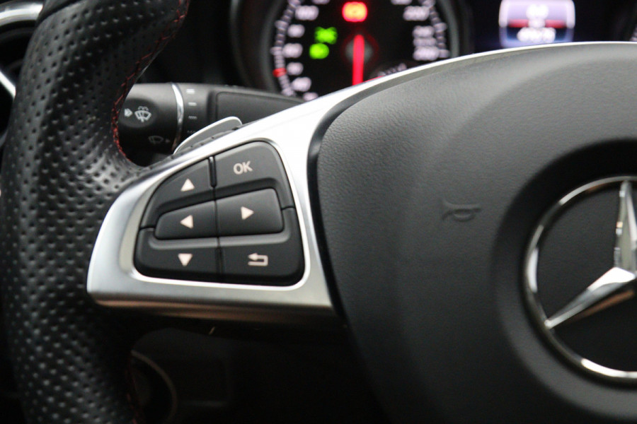 Mercedes-Benz CLA-Klasse 180 Automaat 123 PK AMG-Line Business Solution, Panoramadak, Stoelverwarming, Camera
