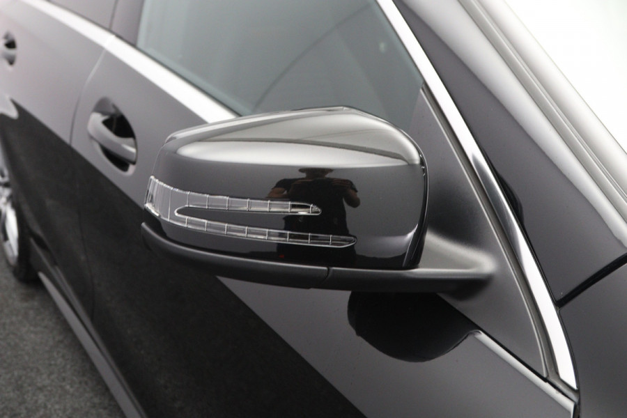 Mercedes-Benz CLA-Klasse 180 Automaat 123 PK AMG-Line Business Solution, Panoramadak, Stoelverwarming, Camera