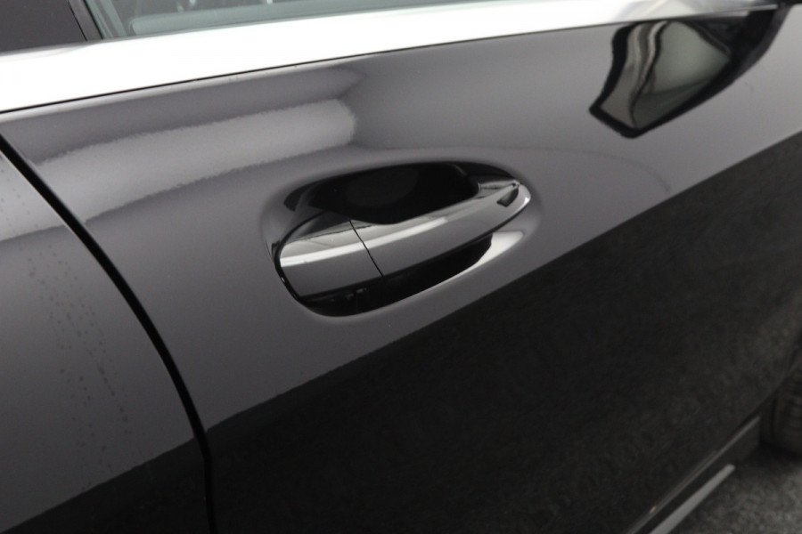 Mercedes-Benz CLA-Klasse 180 Automaat 123 PK AMG-Line Business Solution, Panoramadak, Stoelverwarming, Camera