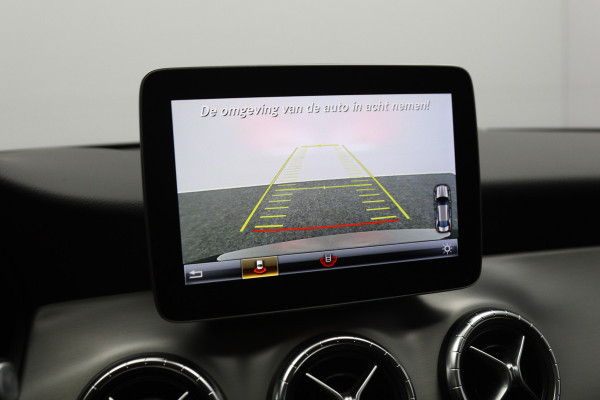 Mercedes-Benz CLA-Klasse 180 Automaat 123 PK AMG-Line Business Solution, Panoramadak, Stoelverwarming, Camera