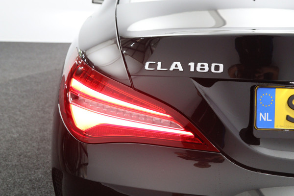 Mercedes-Benz CLA-Klasse 180 Automaat 123 PK AMG-Line Business Solution, Panoramadak, Stoelverwarming, Camera