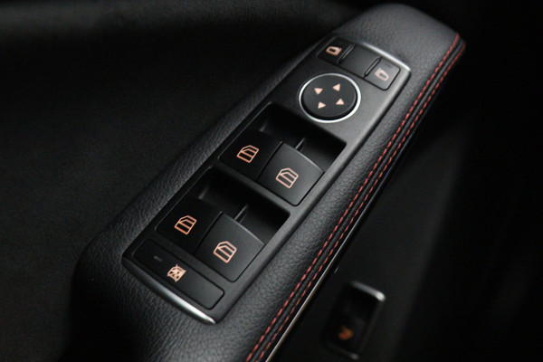 Mercedes-Benz CLA-Klasse 180 Automaat 123 PK AMG-Line Business Solution, Panoramadak, Stoelverwarming, Camera