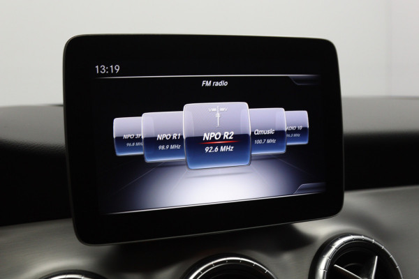 Mercedes-Benz CLA-Klasse 180 Automaat 123 PK AMG-Line Business Solution, Panoramadak, Stoelverwarming, Camera