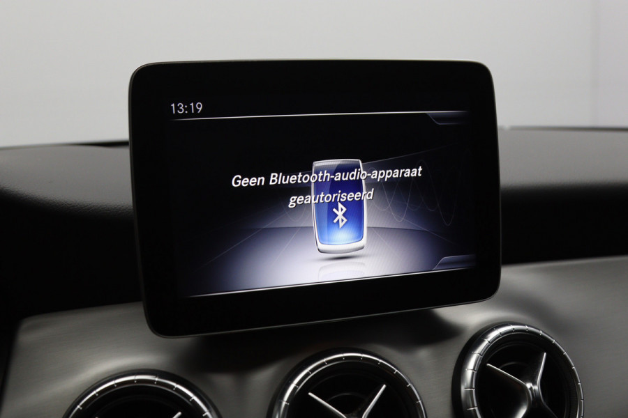 Mercedes-Benz CLA-Klasse 180 Automaat 123 PK AMG-Line Business Solution, Panoramadak, Stoelverwarming, Camera