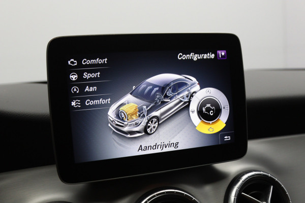 Mercedes-Benz CLA-Klasse 180 Automaat 123 PK AMG-Line Business Solution, Panoramadak, Stoelverwarming, Camera