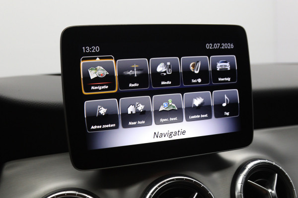 Mercedes-Benz CLA-Klasse 180 Automaat 123 PK AMG-Line Business Solution, Panoramadak, Stoelverwarming, Camera
