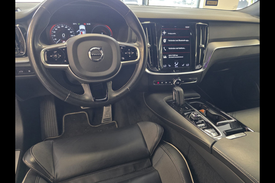 Volvo S60 2.0 Recharge T8 AWD R-Design Plug-in hybrid – 390 pk – Pano – Leder