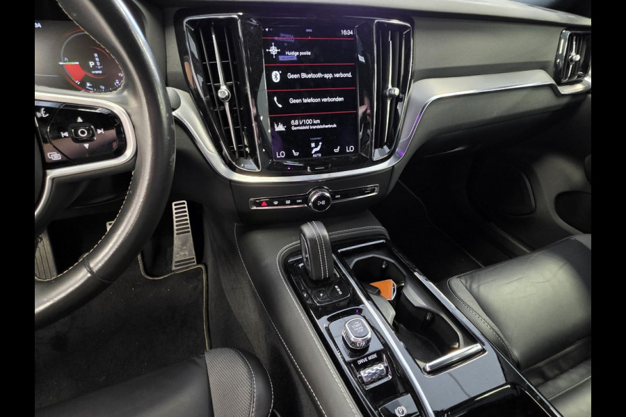 Volvo S60 2.0 Recharge T8 AWD R-Design Plug-in hybrid – 390 pk – Pano – Leder