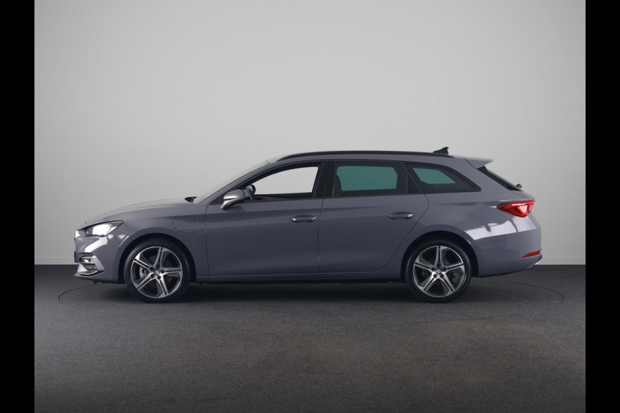 Seat Leon Sportstourer 1.5 TSI e-Hybrid FR PHEV First Edition 204 pk Automaat | Verlengde garantie | Navigatie | Parkeersensoren | Achteruitrijcamera | Autom. airco (3 zones) |