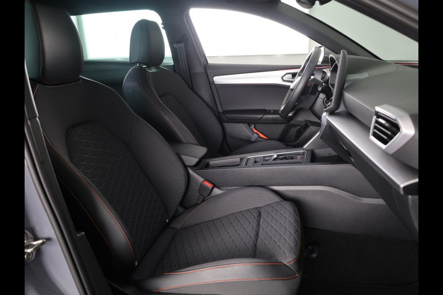 Seat Leon Sportstourer 1.5 TSI e-Hybrid FR PHEV First Edition 204 pk Automaat | Verlengde garantie | Navigatie | Parkeersensoren | Achteruitrijcamera | Autom. airco (3 zones) |