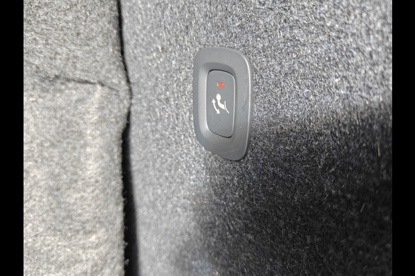 Volvo XC40 B4 198PK Plus Dark | BIIS | Trekhaak | H&K | Camera Achter | PDC V+A | ACC |