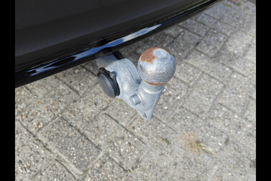 Volvo XC40 B4 198PK Plus Dark | BIIS | Trekhaak | H&K | Camera Achter | PDC V+A | ACC |