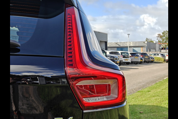 Volvo XC40 B4 198PK Plus Dark | BIIS | Trekhaak | H&K | Camera Achter | PDC V+A | ACC |