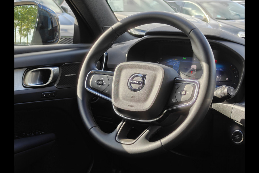 Volvo XC40 B4 198PK Plus Dark | BIIS | Trekhaak | H&K | Camera Achter | PDC V+A | ACC |