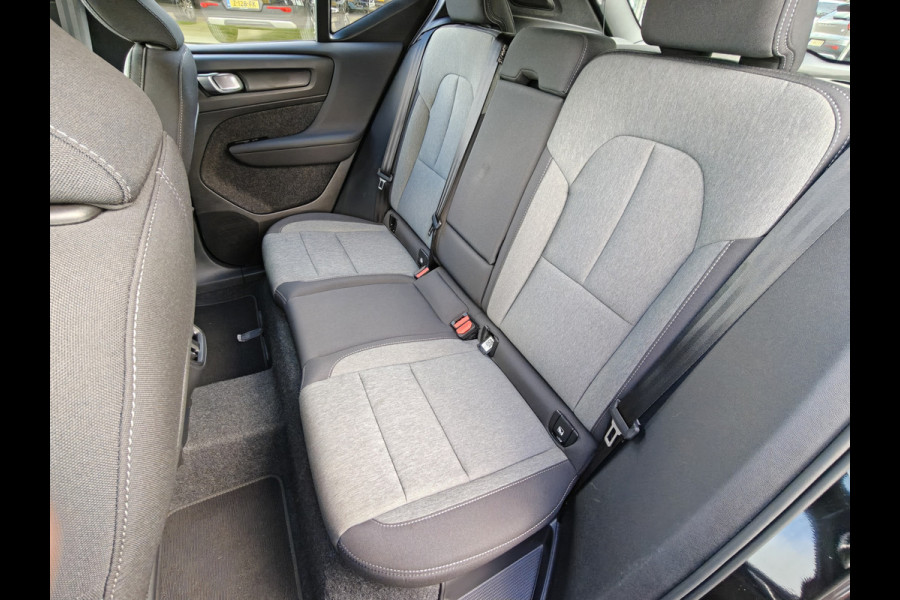 Volvo XC40 B4 198PK Plus Dark | BIIS | Trekhaak | H&K | Camera Achter | PDC V+A | ACC |