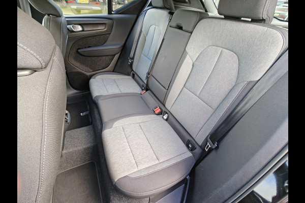 Volvo XC40 B4 198PK Plus Dark | BIIS | Trekhaak | H&K | Camera Achter | PDC V+A | ACC |