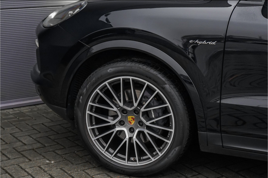 Porsche Cayenne 3.0 E-Hybrid Pano Camera 360° Sport Chrono Luchtvering