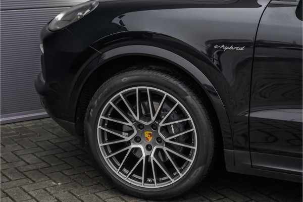 Porsche Cayenne 3.0 E-Hybrid Pano Camera 360° Sport Chrono Luchtvering