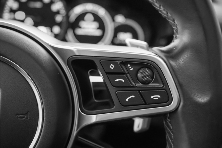 Porsche Cayenne 3.0 E-Hybrid Pano Camera 360° Sport Chrono Luchtvering