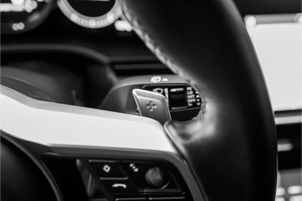 Porsche Cayenne 3.0 E-Hybrid Pano Camera 360° Sport Chrono Luchtvering