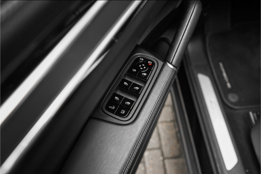 Porsche Cayenne 3.0 E-Hybrid Pano Camera 360° Sport Chrono Luchtvering