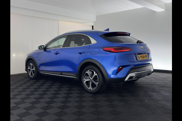 Kia Xceed 1.6 GDi PHEV DynamicPlusLine (Plug-In) {SoH-97%} (INCL-BTW ) Aut.*LEATHER-FABRIC | FULL-LED | KEYLESS | NAVI-FULLMAP | HEATED-SPORTSEATS | CAMERA | DAB | LANE-ASSIST | CRUISE | PRIVACY-GLASS | 16''ALU*