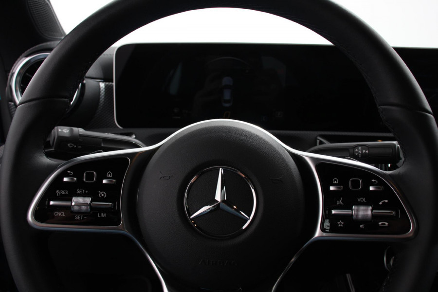 Mercedes-Benz CLA-Klasse 200 Automaat Progressive Navigatie Climate Control Led Trekhaak Stoelverwarming Half Leder Camera