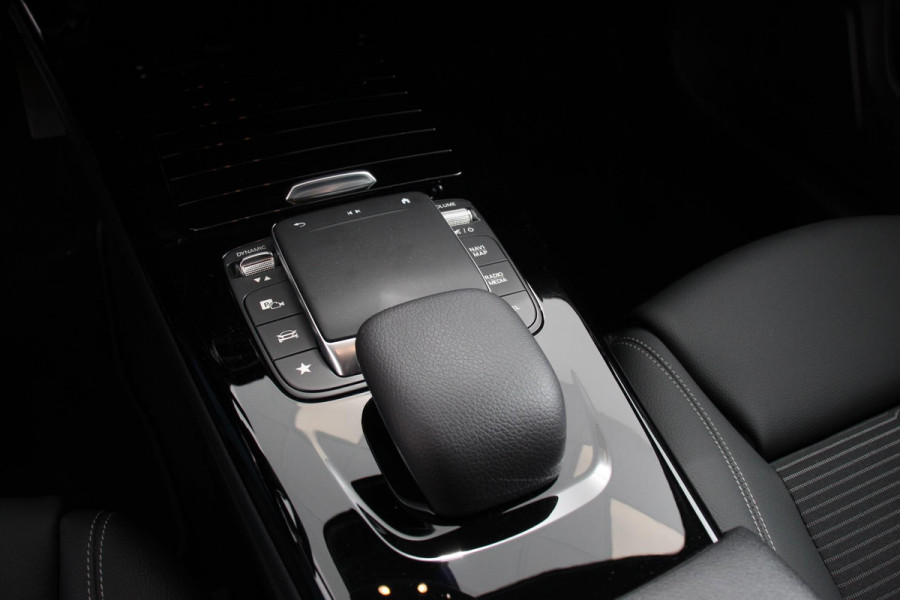 Mercedes-Benz CLA-Klasse 200 Automaat Progressive Navigatie Climate Control Led Trekhaak Stoelverwarming Half Leder Camera