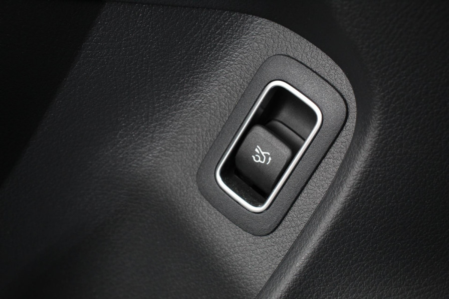 Mercedes-Benz CLA-Klasse 200 Automaat Progressive Navigatie Climate Control Led Trekhaak Stoelverwarming Half Leder Camera