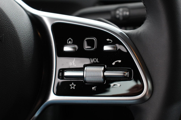 Mercedes-Benz CLA-Klasse 200 Automaat Progressive Navigatie Climate Control Led Trekhaak Stoelverwarming Half Leder Camera