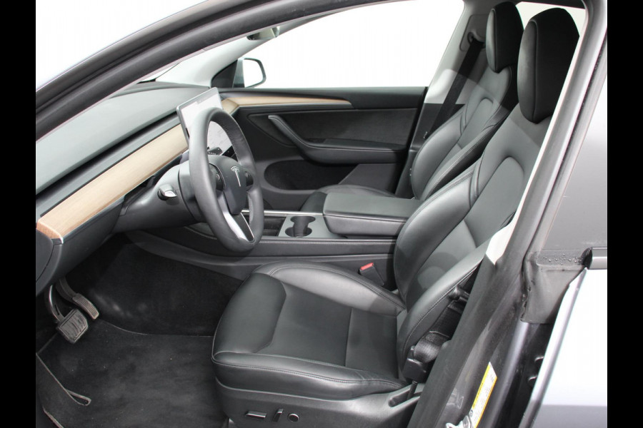 Tesla Model Y Long Range AWD 75 kWh Climate control Adaptieve cruise control Achteruitrijcamera Panoramadak Keyless Stuurverwarming Stoelverwarming LED Navigatie Parkeersensoren