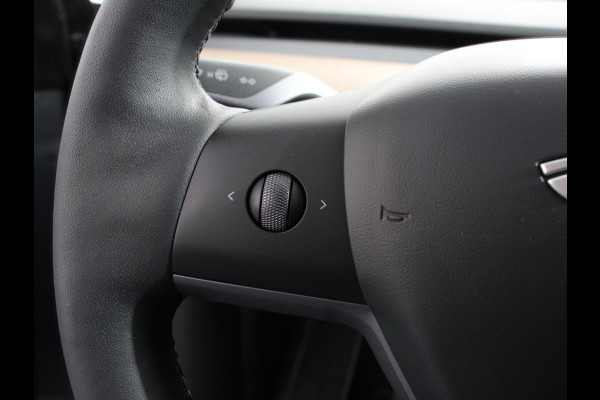 Tesla Model Y Long Range AWD 75 kWh Climate control Adaptieve cruise control Achteruitrijcamera Panoramadak Keyless Stuurverwarming Stoelverwarming LED Navigatie Parkeersensoren