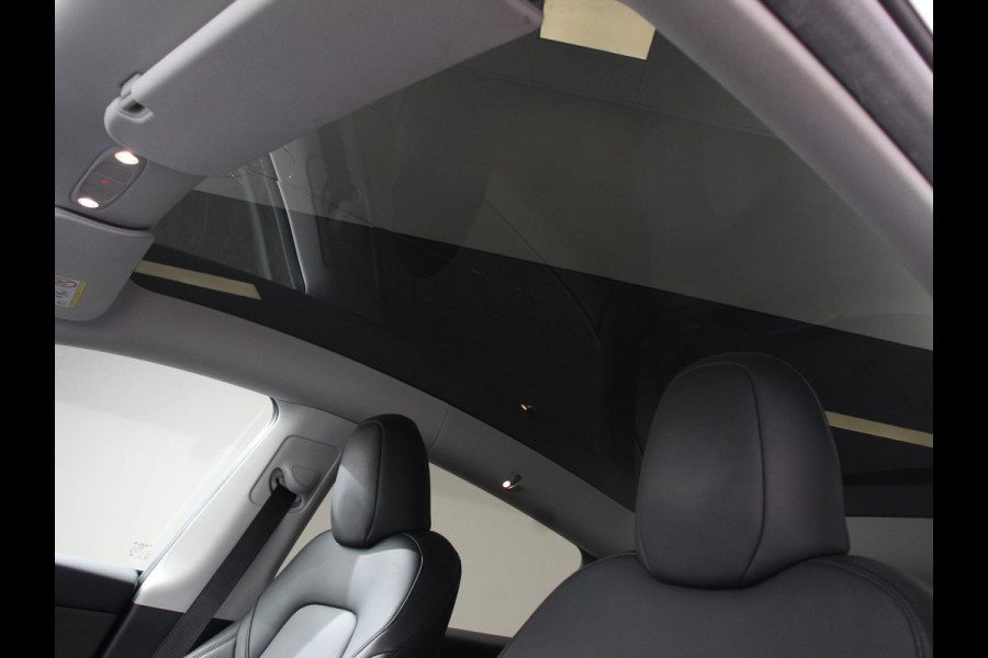 Tesla Model Y Long Range AWD 75 kWh Climate control Adaptieve cruise control Achteruitrijcamera Panoramadak Keyless Stuurverwarming Stoelverwarming LED Navigatie Parkeersensoren