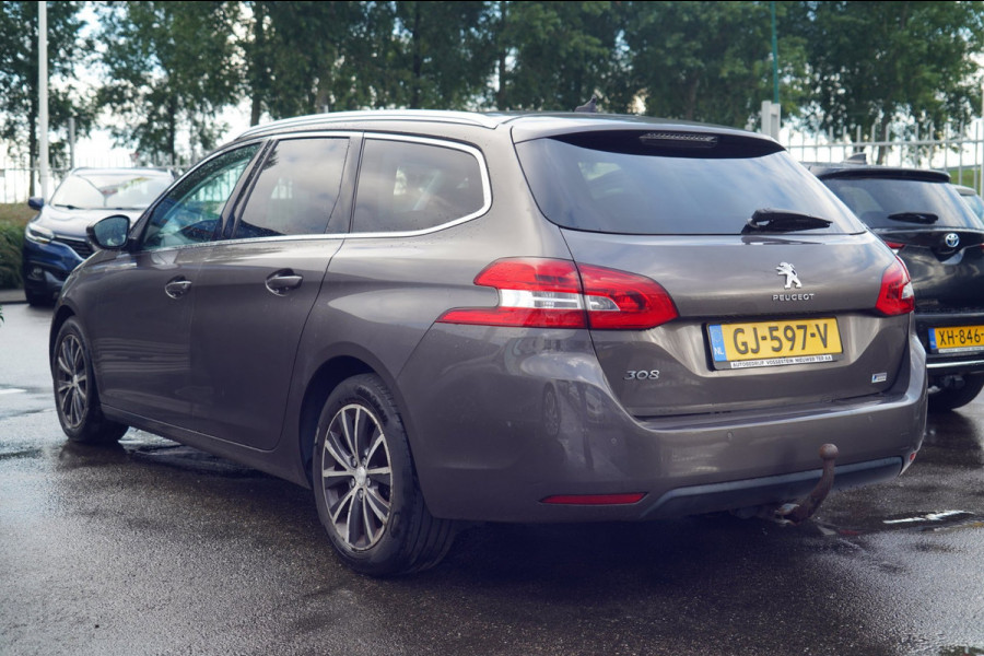 Volvo V40 Cross Country 1.5 T3 Dynamic Edition / 33dkm NAP / Pano / Automaat / Stoelverw. / NL-Auto