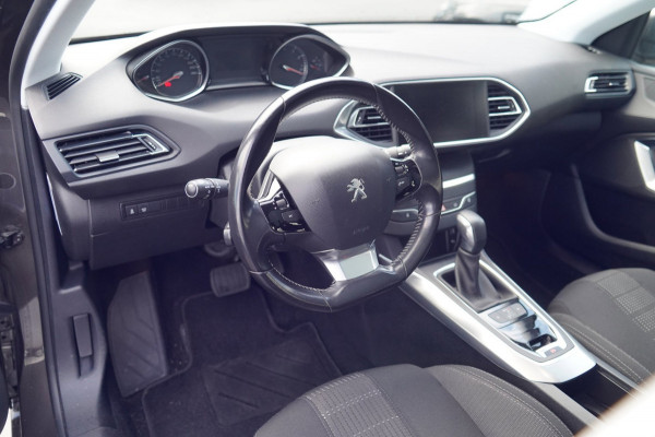 Volvo V40 Cross Country 1.5 T3 Dynamic Edition / 33dkm NAP / Pano / Automaat / Stoelverw. / NL-Auto