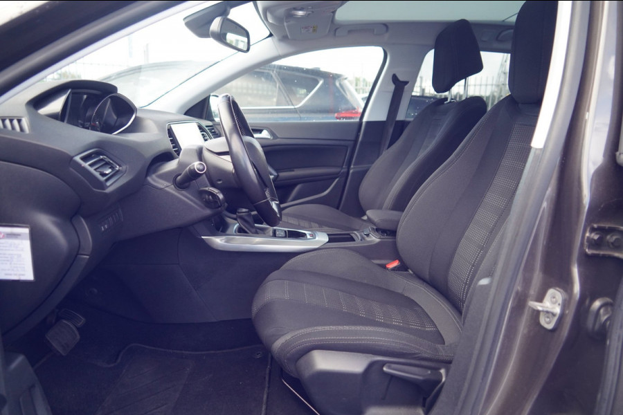 Volvo V40 Cross Country 1.5 T3 Dynamic Edition / 33dkm NAP / Pano / Automaat / Stoelverw. / NL-Auto
