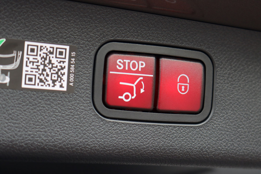 Mercedes-Benz E-Klasse Estate 300 e AMG Line | Hyperscreen | Distronic+ | HUD | 3D-Display | Panoramadak | Burmester | Surround Camera | Trekhaak | Keyless Go |