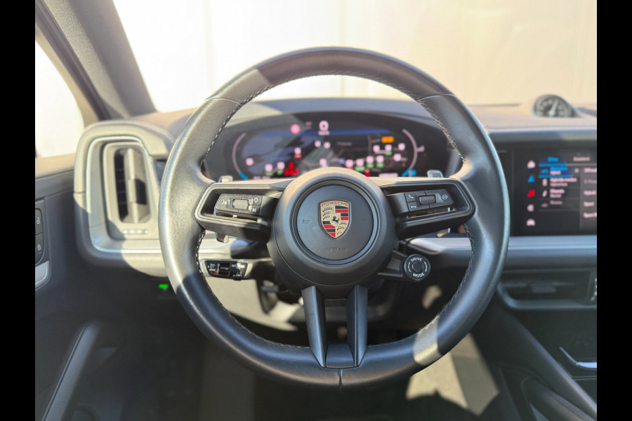Porsche Cayenne Coupé 3.0 E-Hybrid | Sport Chrono | Panodak | Passagiersdisplay | Bose Audio | Luchtvering | Facelift | BOMVOL