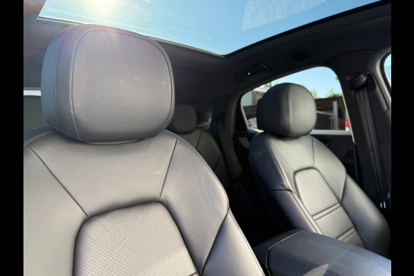 Porsche Cayenne Coupé 3.0 E-Hybrid | Sport Chrono | Panodak | Passagiersdisplay | Bose Audio | Luchtvering | Facelift | BOMVOL