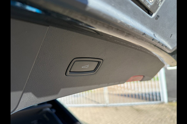 Porsche Cayenne Coupé 3.0 E-Hybrid | Sport Chrono | Panodak | Passagiersdisplay | Bose Audio | Luchtvering | Facelift | BOMVOL