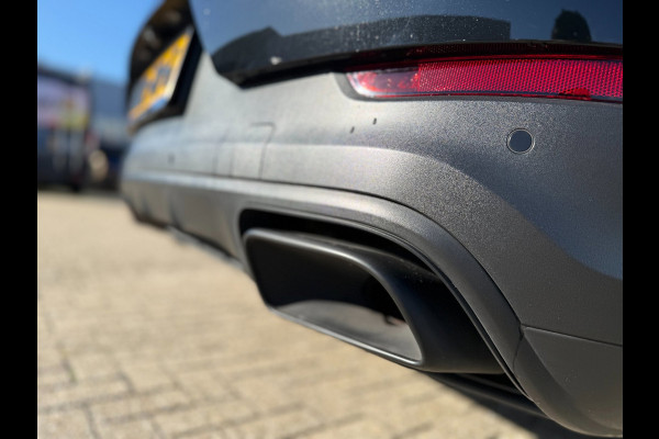 Porsche Cayenne Coupé 3.0 E-Hybrid | Sport Chrono | Panodak | Passagiersdisplay | Bose Audio | Luchtvering | Facelift | BOMVOL