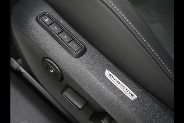Volkswagen Passat Variant 1.5 eHybrid 204PK | Leder/Alcantara | Massage | Stoelkoeling | Trekhaak | HUD | 360 | Keyless