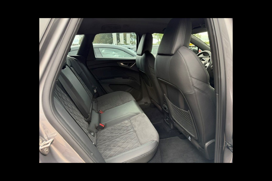 Audi Q4 e-tron 40 Advanced edition 77 kWh / SOH 94,5% / Camera / CarPlay / RS Seats / Warmtepomp / 19'' / Matrix LED / Stoelverwarming / Dodehoek / DAB / ACC